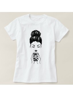 Café et Confiance : T-shirt Silhouette Femme au Chignon | Acheter maintenant